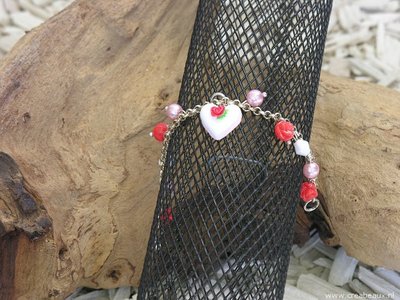 Kralen & bedel taartje, 14cm, wit-rood-roze