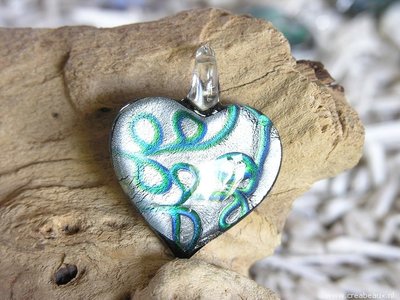 Hart handbewerkt, 47x38mm, zilverkleur-groen-blauw