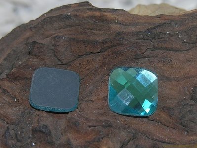 Plaksteen facet geslepen, 17x17mm, lichtblauw
