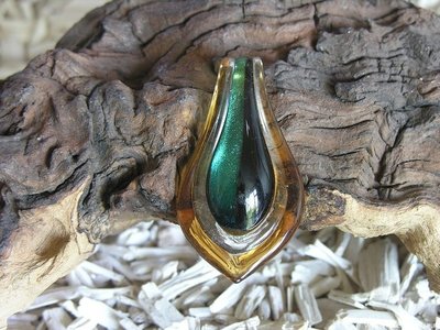 Hanger druppel, 62x35mm, goud-transparant-groen-zwart