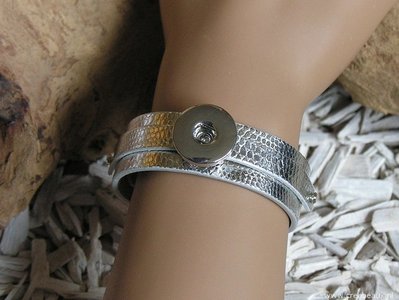 Vary Button armband met schuifknopen, zilverkleur