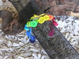 “All you need is love”, 17cm, bruin-goudkleur