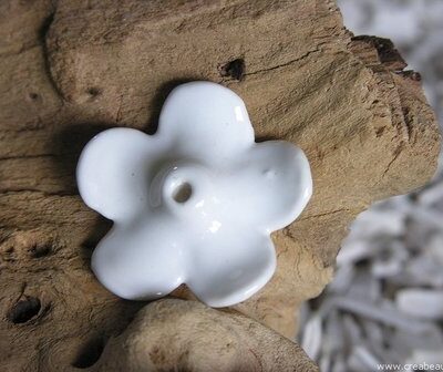 Bloem, 37x36mm, wit